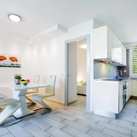Апартаменты A13 Optimist Beautiful And Comfortable