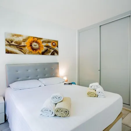 Апартаменты A13 Optimist Beautiful And Comfortable *