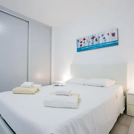 Апартаменты A13 Optimist Beautiful And Comfortable